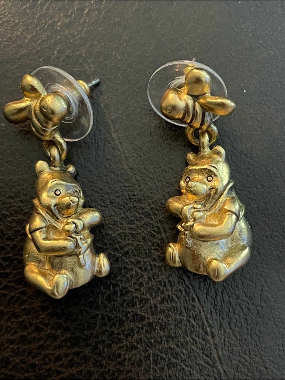 Disney vintage Gold Winnie-the-Pooh Bee Drop Earrings - like new